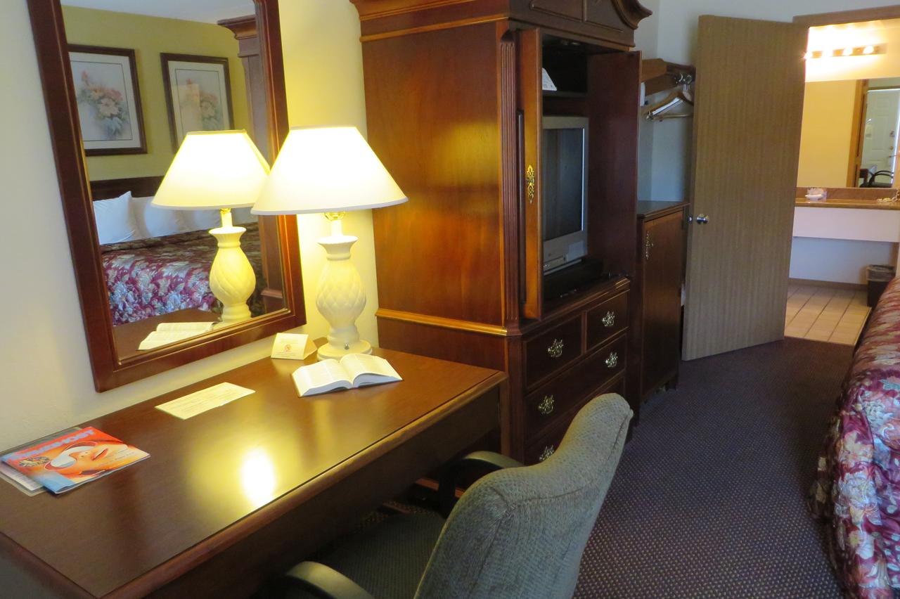 Carriage House Inn - thumb 21