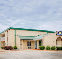 Days Inn by Wyndham Monett - Accommodation Texas
