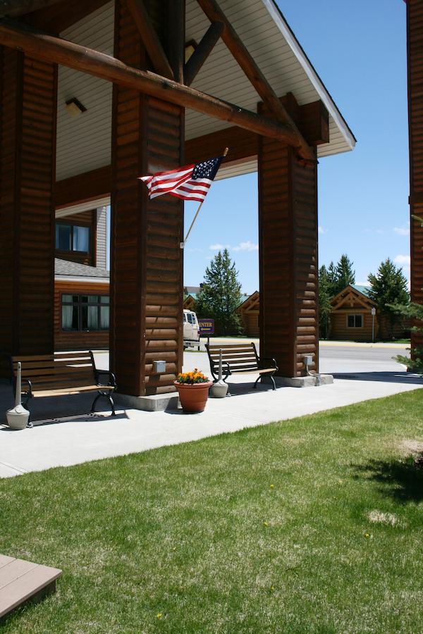 Yellowstone Lodge - thumb 5