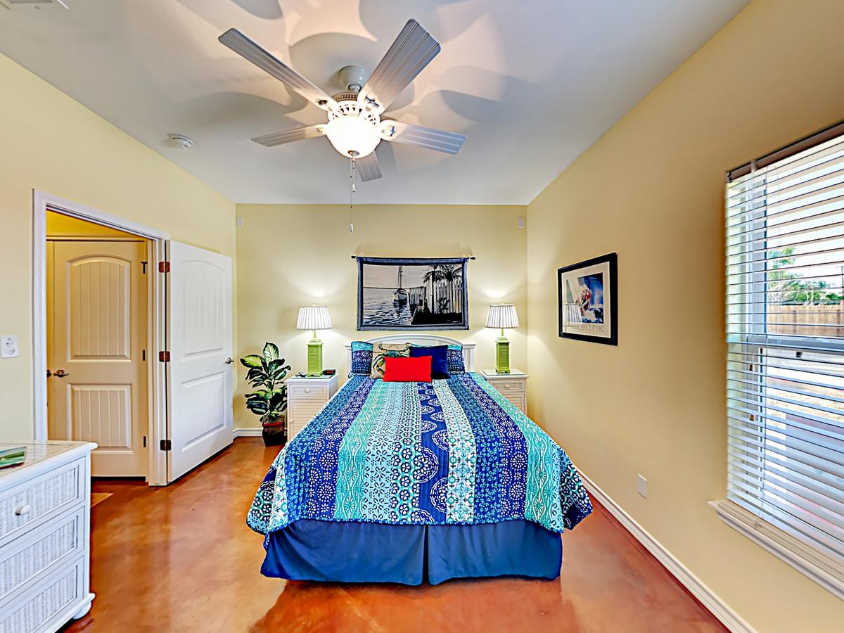Sail Away Coastal Port Aransas Condo - thumb 8