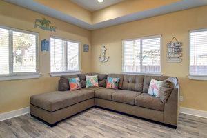 Coral Cottage Apts