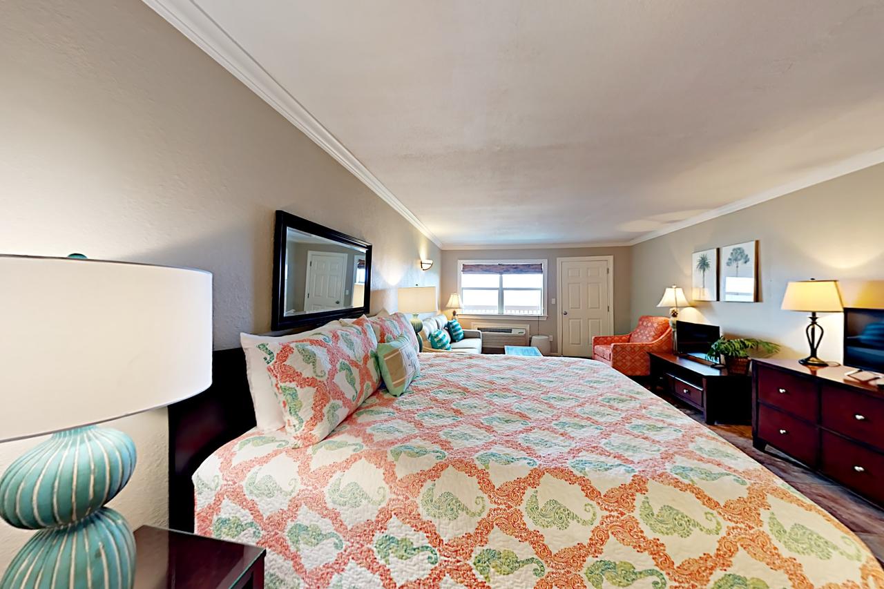 142 Sea Breeze - One Bedroom Condo - thumb 1