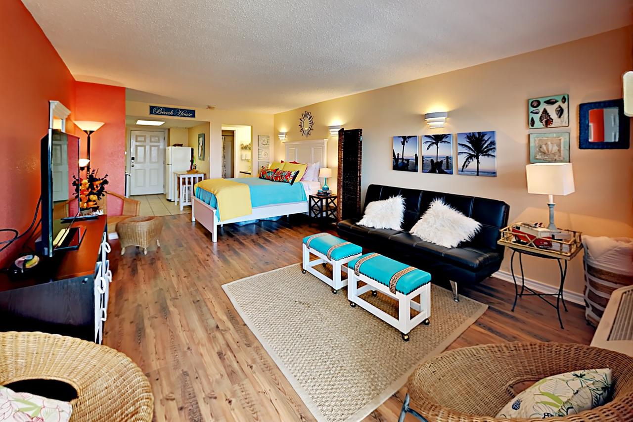 134 Sea Breeze - One Bedroom Condo - thumb 1