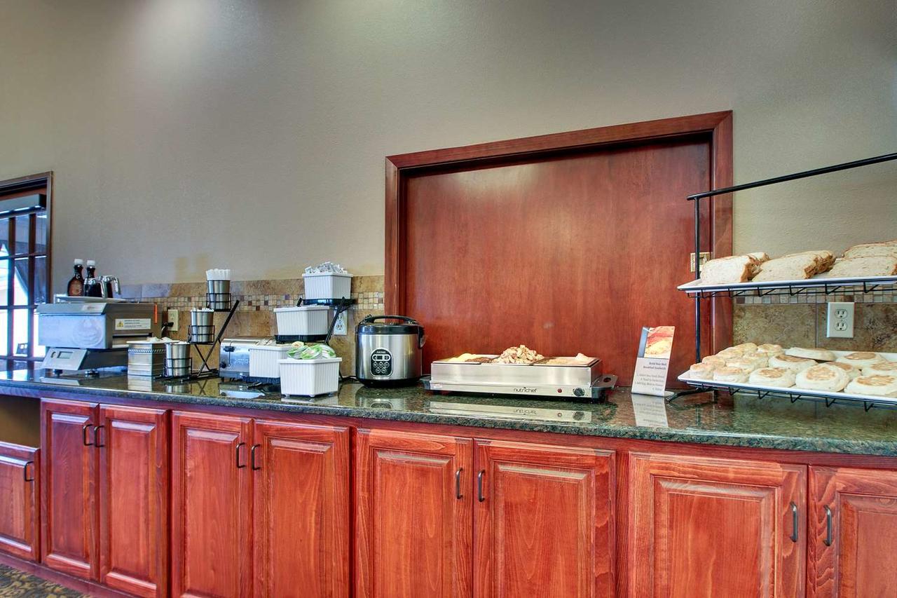 Best Western West Hills Inn - thumb 20