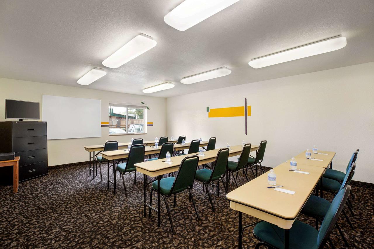 Baymont By Wyndham North Platte - thumb 32