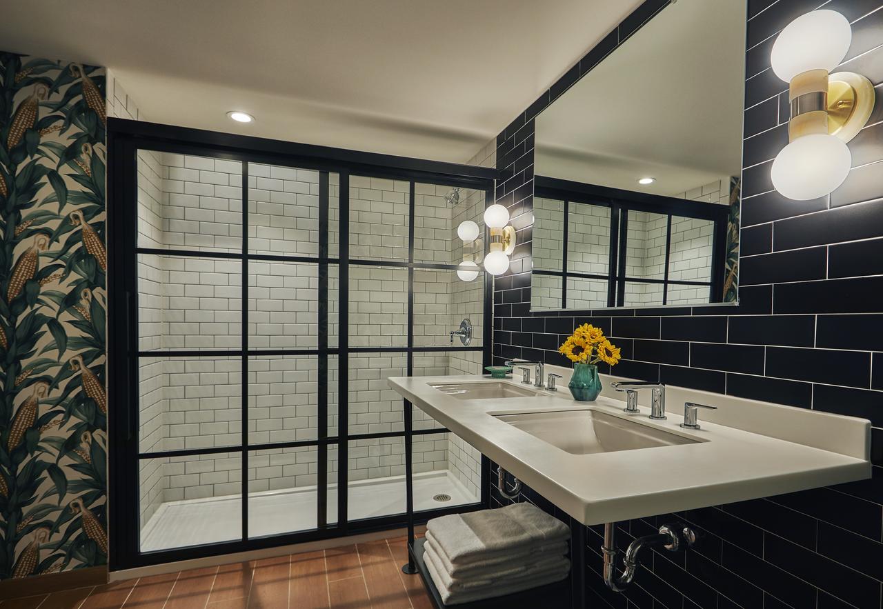 Graduate Lincoln - thumb 1