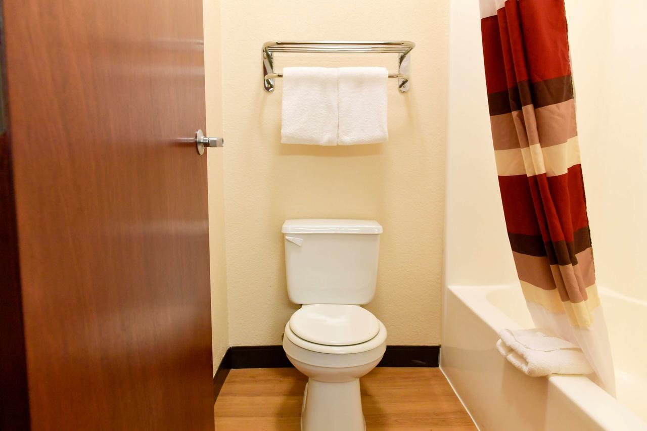 Red Roof Inn & Suites Lincoln - thumb 11