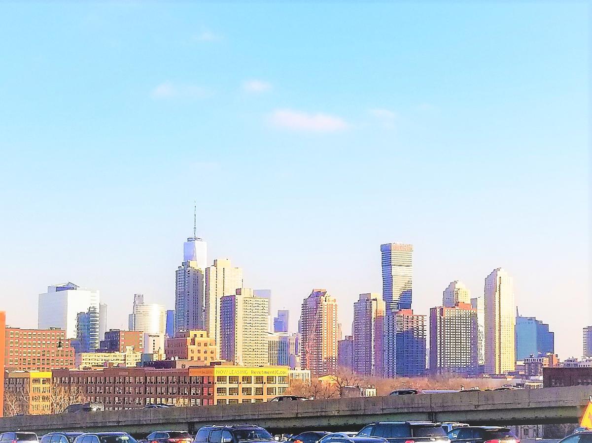 10 Minute Train To Downtown Manhattan New York City / 12 Minute Uber To Newark Airport - thumb 0