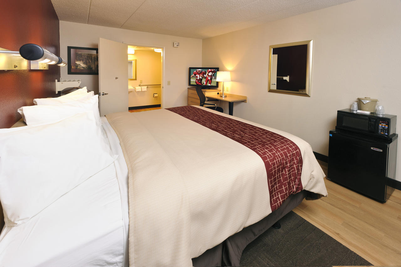 Red Roof Inn Utica - thumb 24