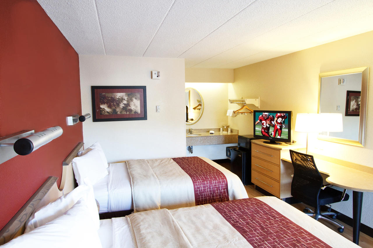 Red Roof Inn Utica - thumb 17