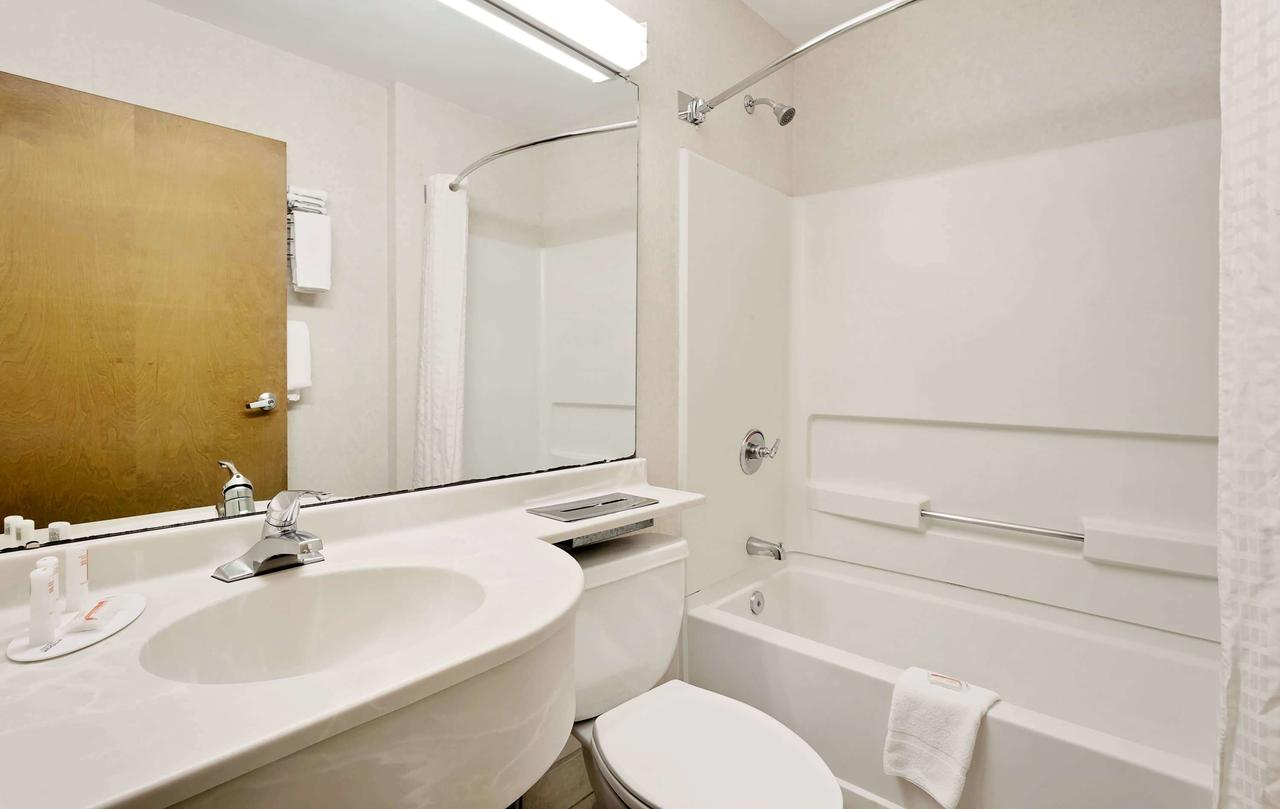 Microtel Inn By Wyndham Winston-Salem - thumb 25