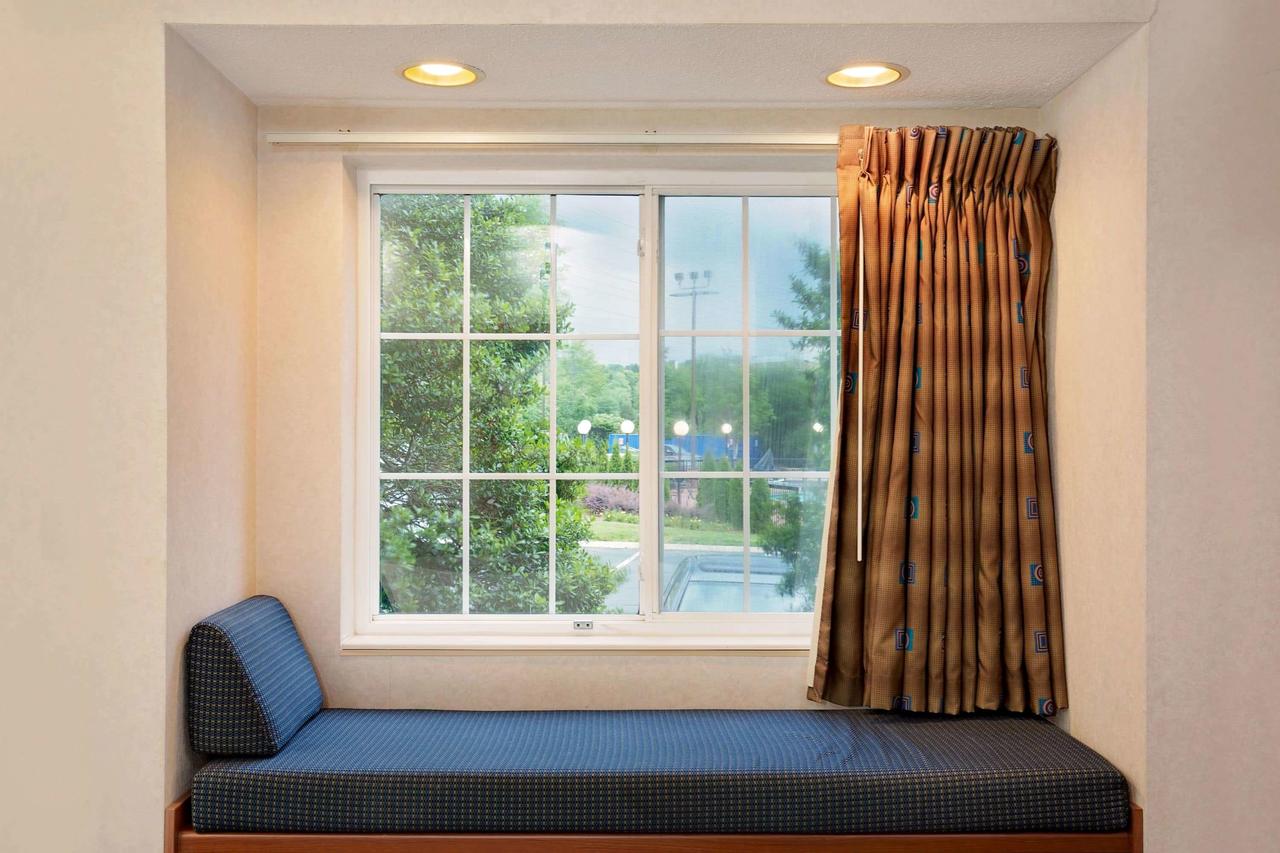 Microtel Inn By Wyndham Winston-Salem - thumb 19