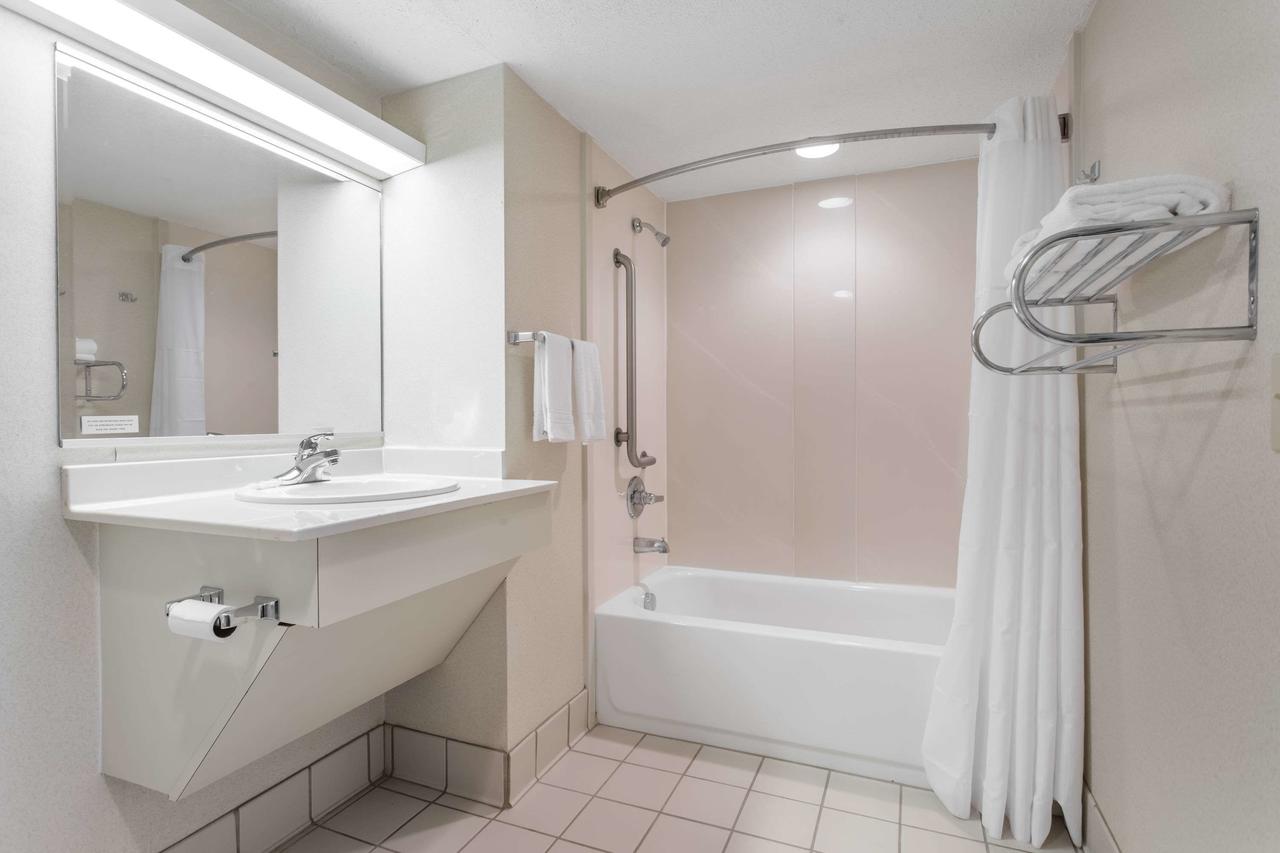 Days Inn By Wyndham Wilkesboro - thumb 10