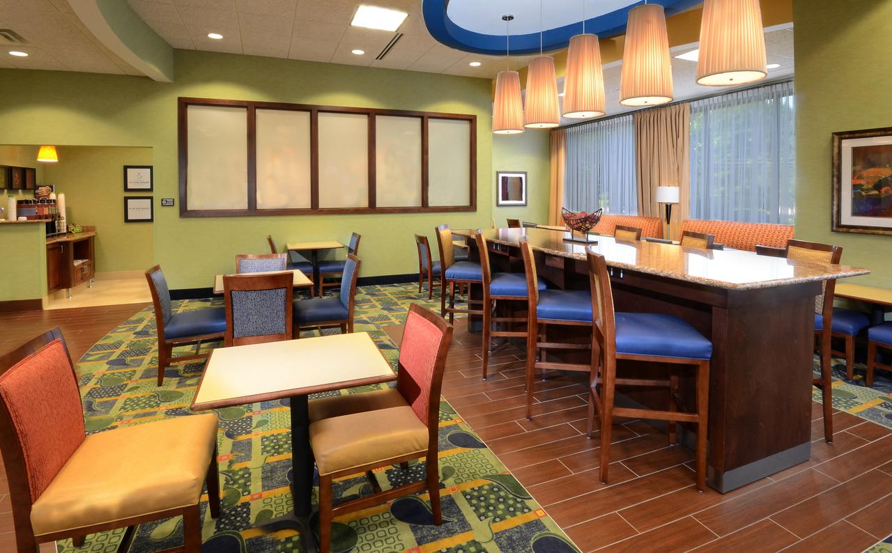 Hampton Inn Roxboro - thumb 25