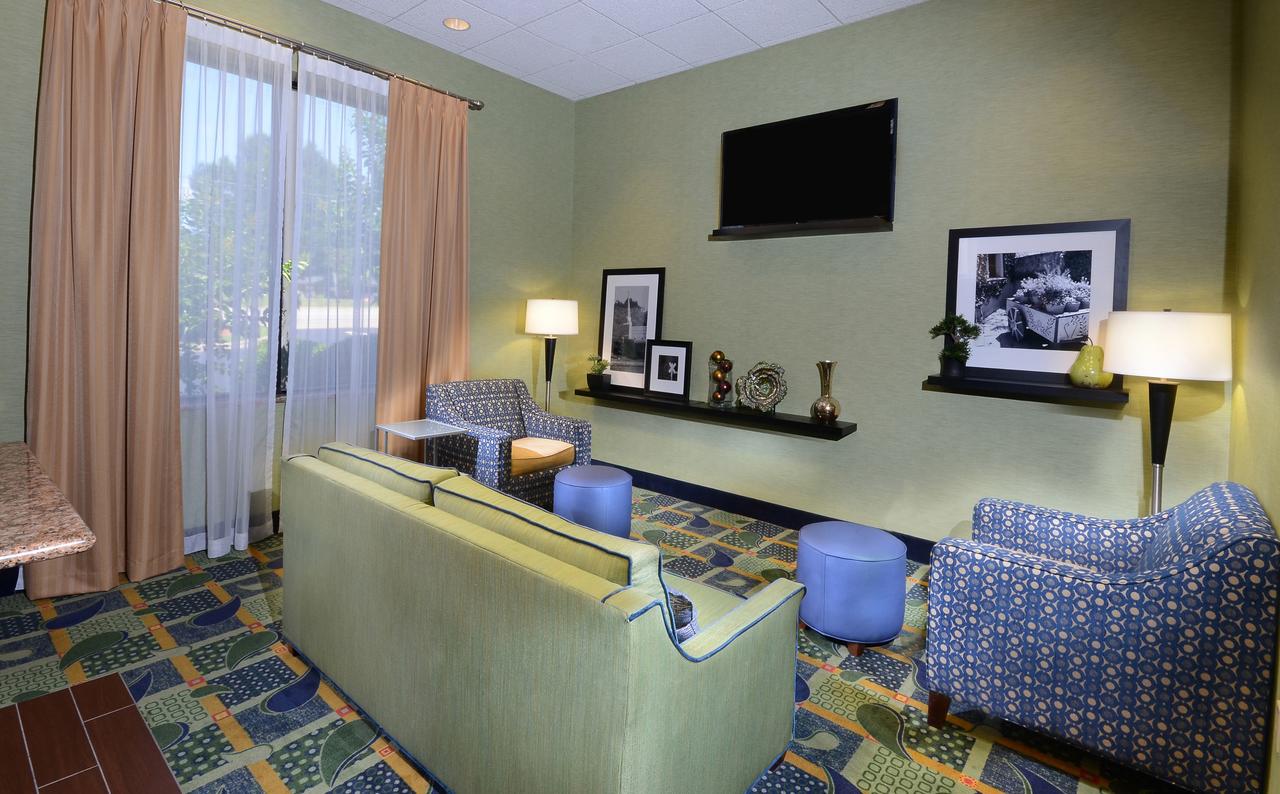Hampton Inn Roxboro - thumb 20