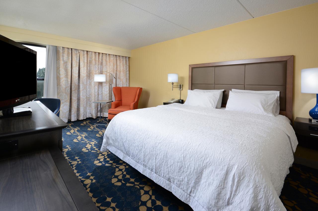Hampton Inn Roxboro - thumb 14