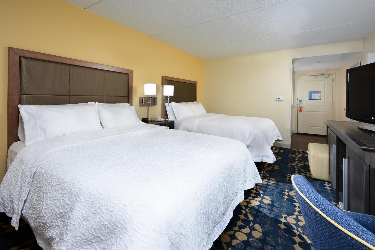 Hampton Inn Roxboro - thumb 17