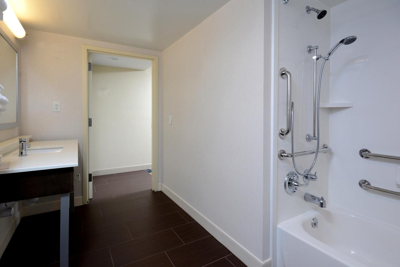 Hampton Inn Roxboro - thumb 7