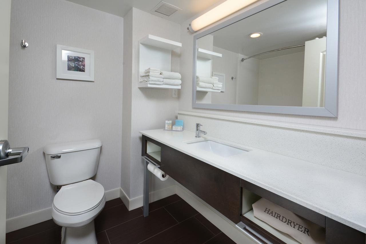 Hampton Inn Roxboro - thumb 19
