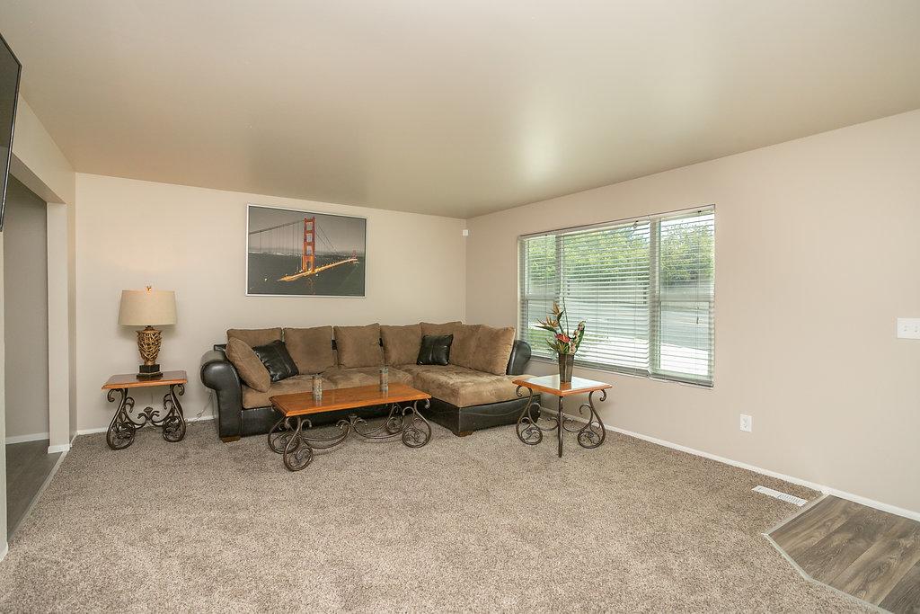 Beautifully Remodeled House Near SKI Resorts - thumb 18