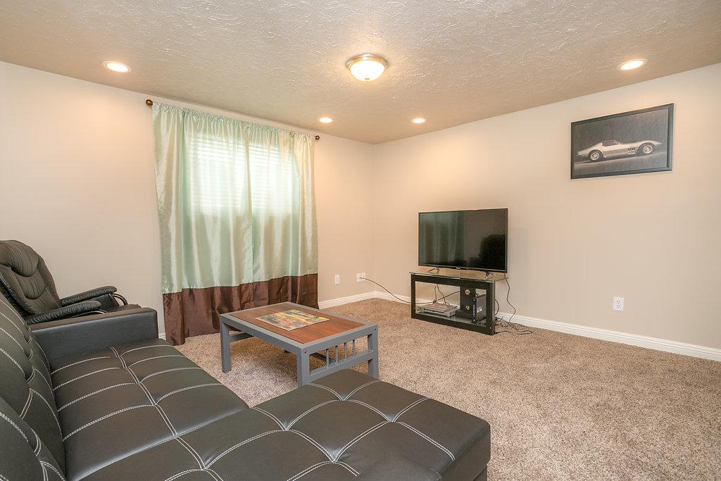 Beautifully Remodeled House Near SKI Resorts - thumb 30