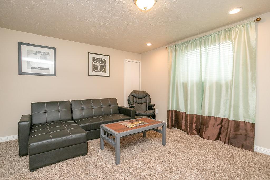 Beautifully Remodeled House Near SKI Resorts - thumb 32