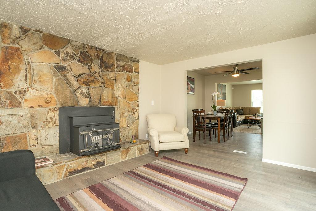 Beautifully Remodeled House Near SKI Resorts - thumb 17