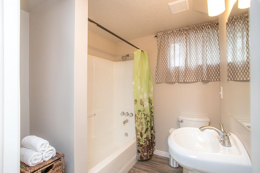 Beautifully Remodeled House Near SKI Resorts - thumb 38