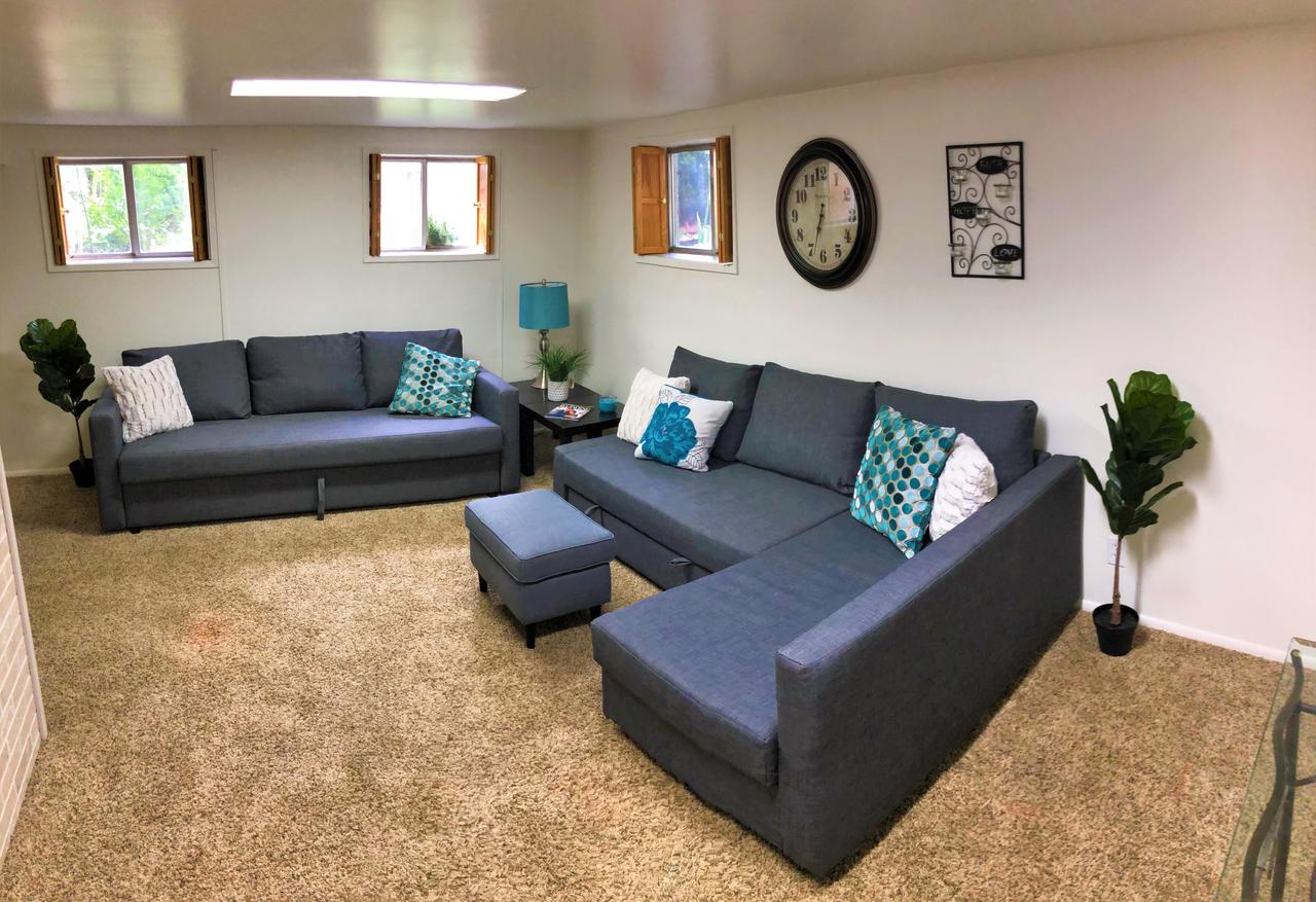 Beautifully-updated 2 Bedroom Home In The Middle Of The Valley - thumb 0