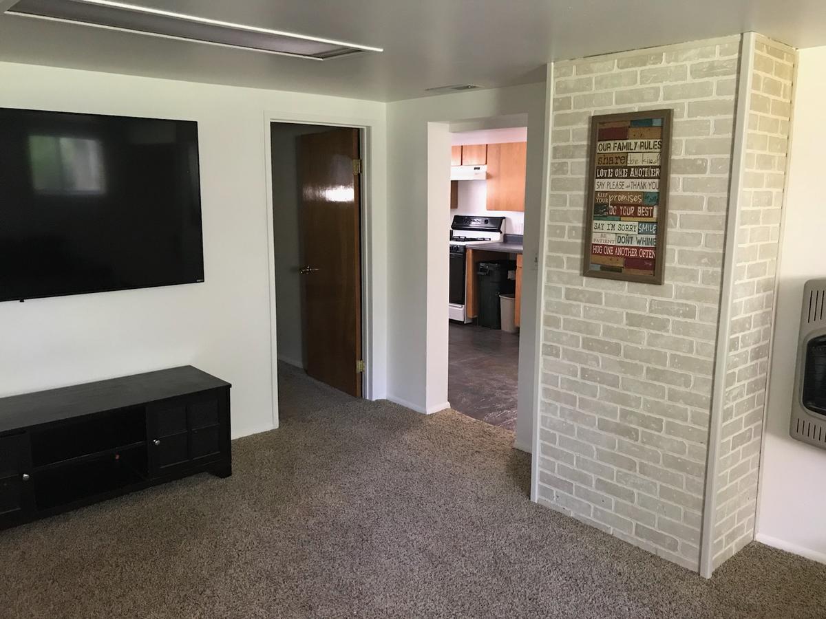 Beautifully-updated 2 Bedroom Home In The Middle Of The Valley - thumb 12