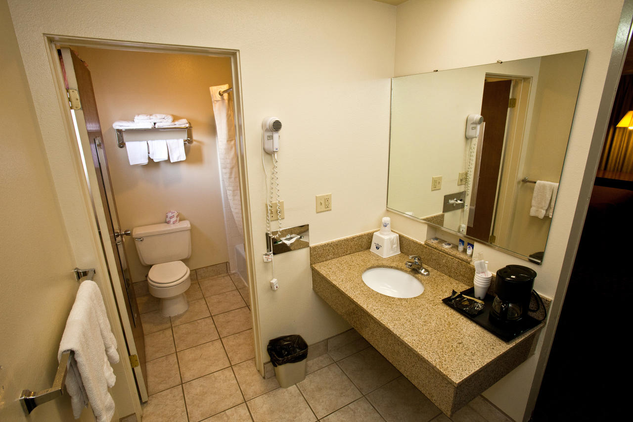 Americas Best Value Inn Roosevelt/Ballard - thumb 11