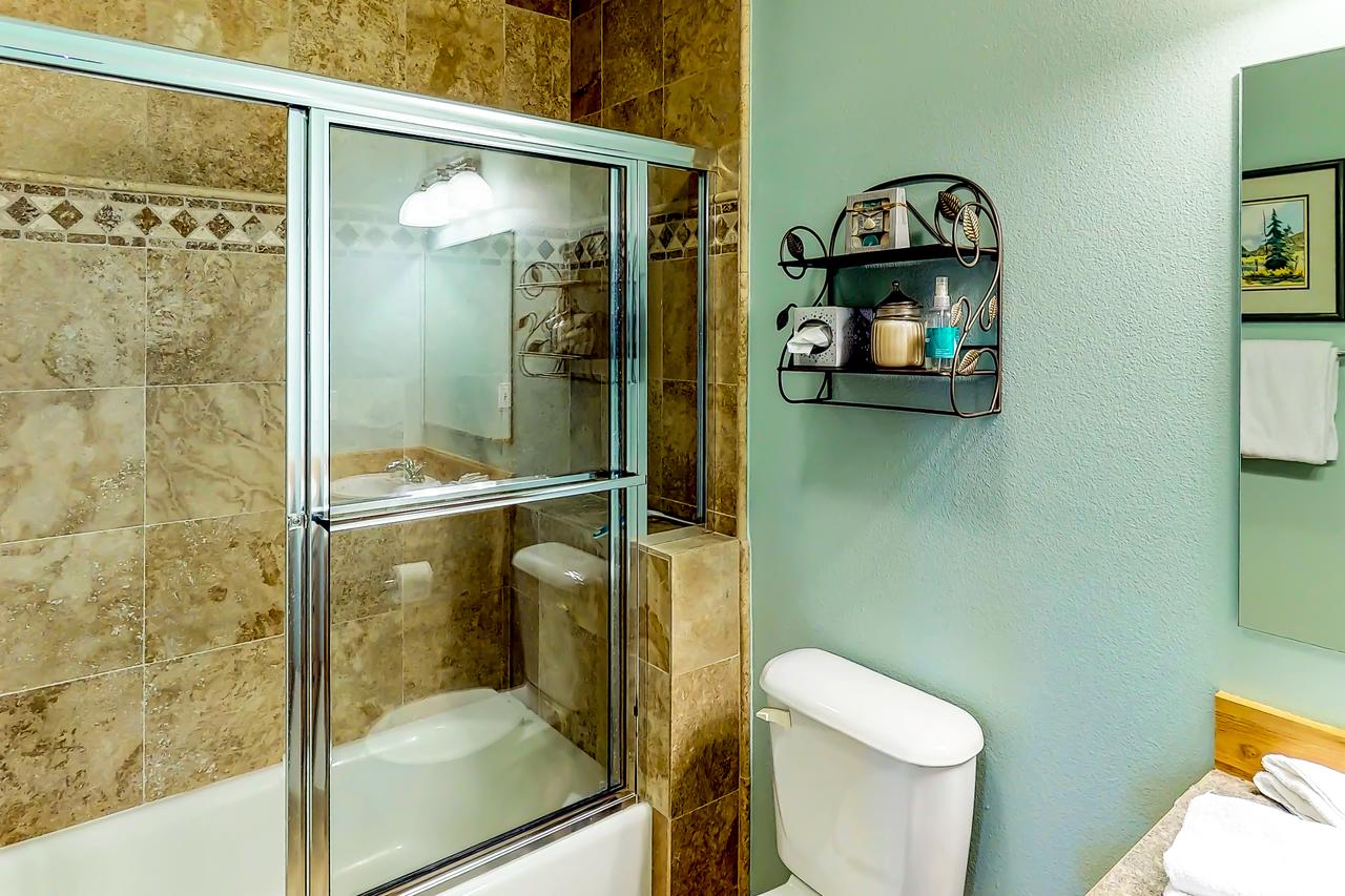 Fantastic Fox Bay Condo - thumb 14