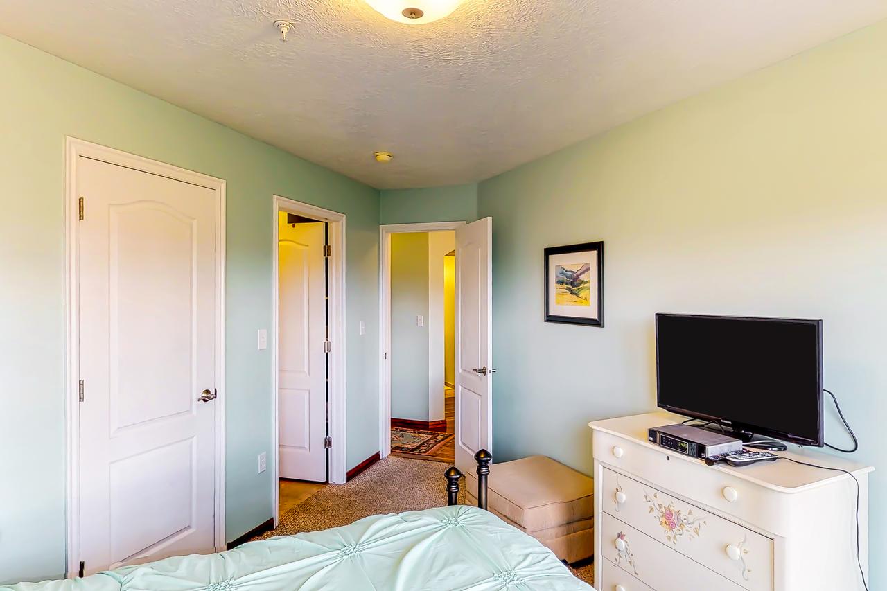 Fantastic Fox Bay Condo - thumb 11