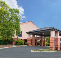 Quality Suites Martinsburg - Accommodation Texas