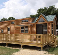 Blackhawk RV Campground Loft Cabin 13 - Accommodation Texas