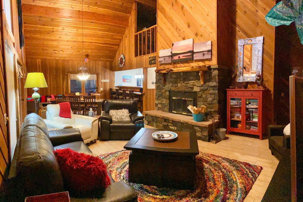 'Angels Envy' About Cabin With Deck - 4 Miles To Ski Lift! - thumb 0