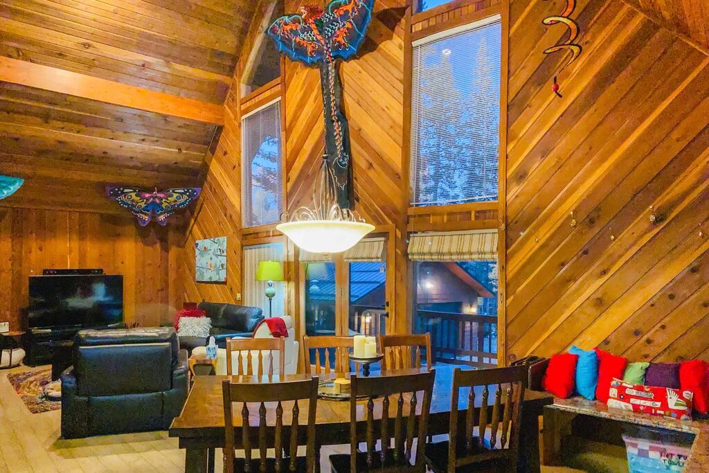 'Angels Envy' About Cabin With Deck - 4 Miles To Ski Lift! - thumb 1