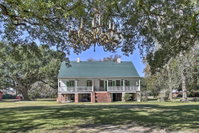 'Antonia Plantation' - 1800s Creole Cottage Accommodation Texas
