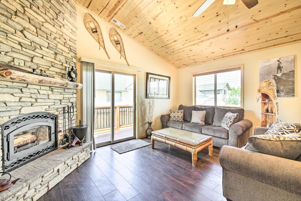 Bear's Den Luxury Cabin  15 Min To Lake! - thumb 3