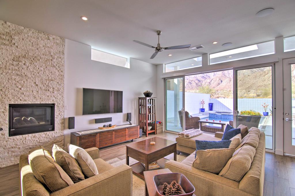 'Desert Pearl' Oasis With Pool - Lower Rates! - thumb 0