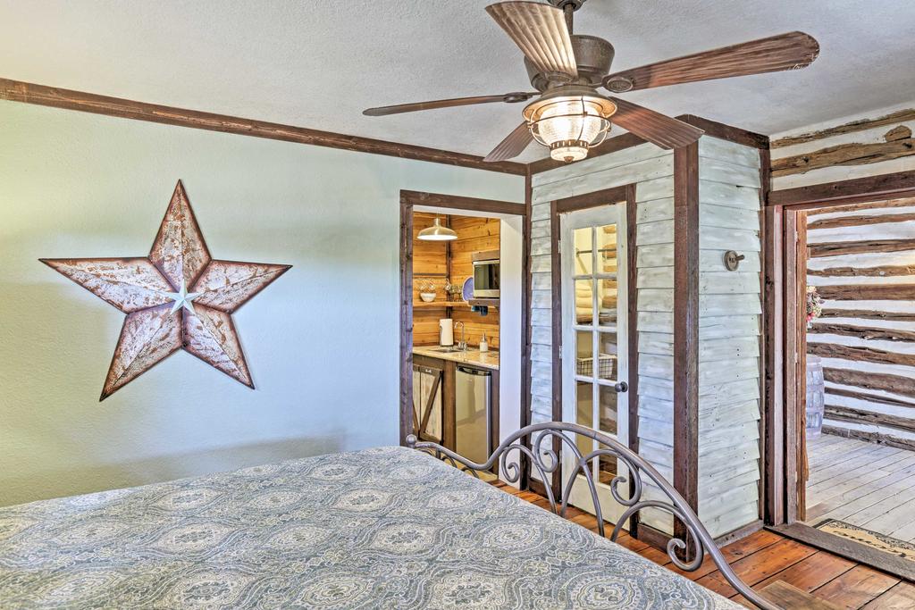 'Gruene Cabin' - Pet Friendly New Braunfels Studio - thumb 0