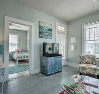 'Mellow Yellow' Home Less Than 5 Blocks to Galveston Beach - Accommodation Texas