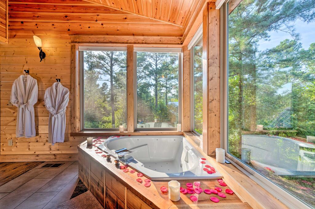 'Midnight Rhapsody' Cabin With Fire Pit, Hot Tub - thumb 2