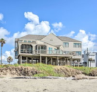 'Pirates Beach' Oceanfront Home with 2 Sundecks - Accommodation Texas