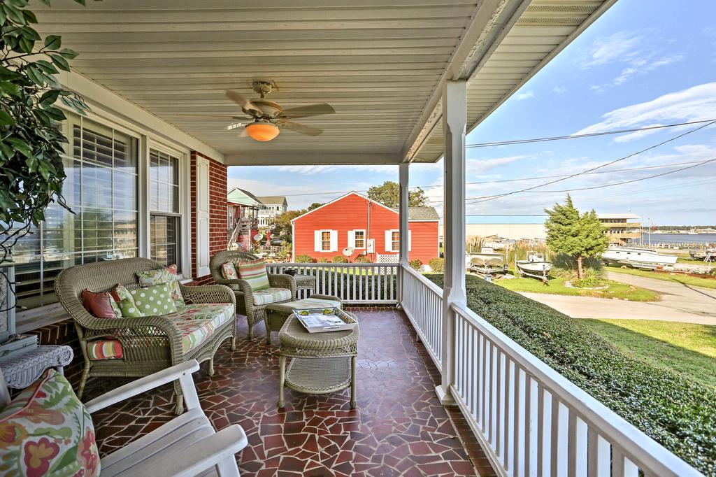 'Serenity By The Sea' Home With Dock - 6 Mi To Beach! - thumb 1