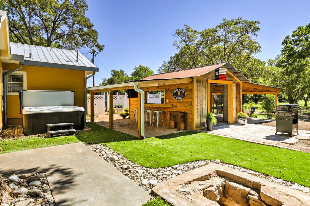 'Texas Roots' 3BR Fredericksburg House With Hot Tub! - thumb 1