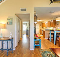 'The C-Horse' Home with Deck 5 Min to Pleasure Pier - Accommodation Texas