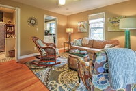 'The Peachtree Cottage' with Hot Tub in New Buffalo Accommodation Texas