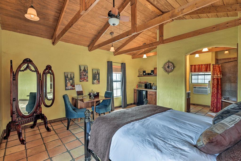 'Tuscan Cottage' Rustic Pittsburg Studio On Winery - thumb 3
