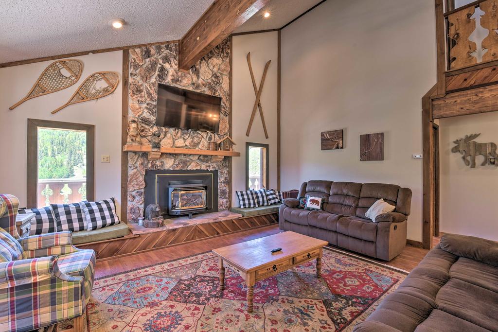 'Valley Of The Pines Chalet' With Deck, Near Main St - thumb 3